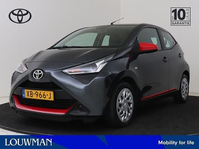 Grijs Gebruikt 2018 Toyota Aygo X-play Hatchback | € 8.950 (Eerlijke prijs) - Afbeelding 1/4