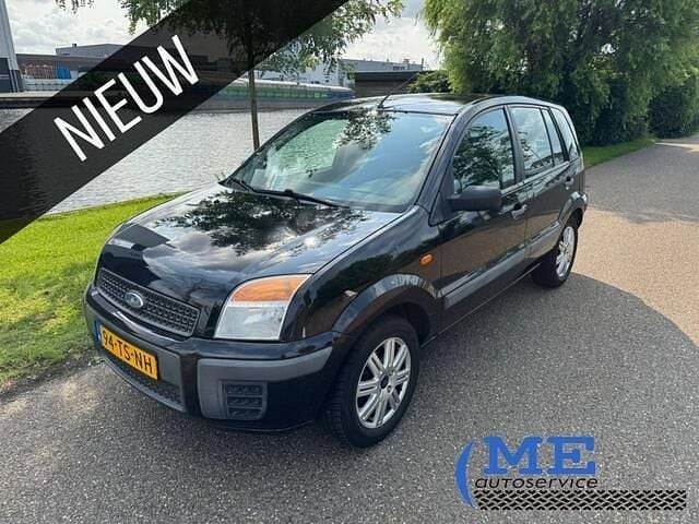 Zwart Gebruikt 2007 Ford Fusion MPV | € 1.975 (Eerlijke prijs) - Afbeelding 1/4