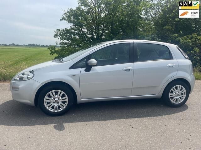 Grijs, metallic lak Gebruikt 2013 Fiat Punto Evo Pop Hatchback | € 3.599 (Eerlijke prijs) - Afbeelding 1/4