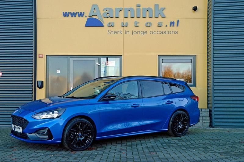Zwart Gebruikt 2020 Ford Focus ST-Line Stationwagen | € 19.999 (Eerlijke prijs) - Afbeelding 1/4