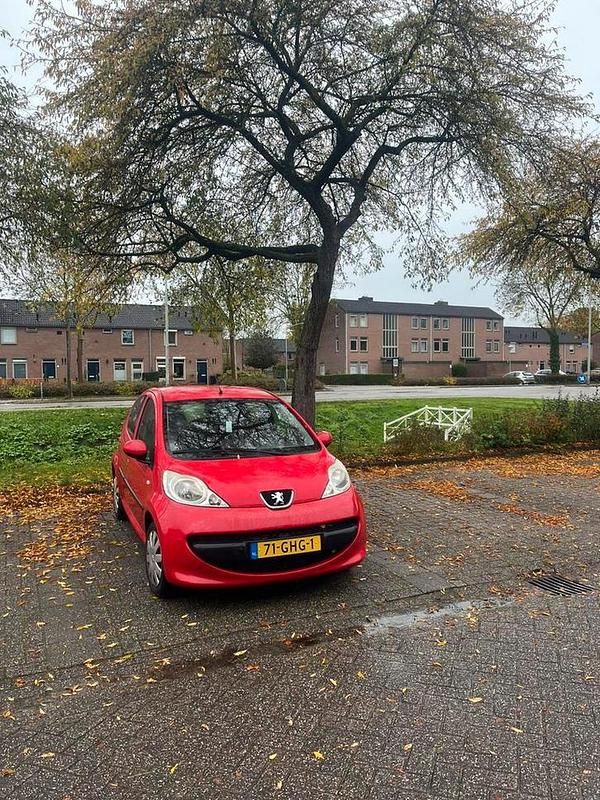 Rood Gebruikt 2008 Peugeot 107 Hatchback | € 1.850 (Goede deal) - Afbeelding 1/4