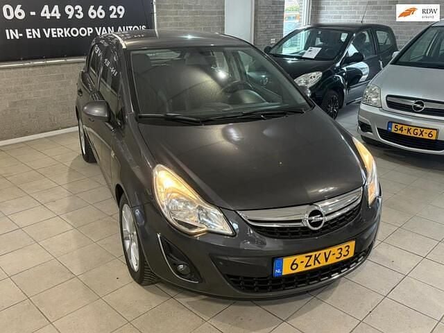 Grijs Gebruikt 2013 Opel Corsa Design Edition Hatchback | € 4.495 (Eerlijke prijs) - Afbeelding 1/4