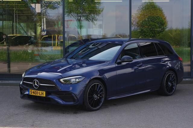 Blauw, metallic lak Gebruikt 2023 Mercedes C300 AMG line Stationwagen | € 39.500 (Super prijs) - Afbeelding 1/4