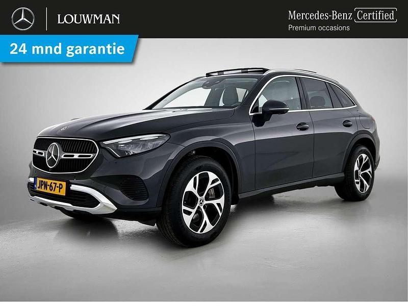 Grijs (metallic) Occasion 2024 Mercedes GLC300e SUV | € 61.750 (Eerlijke prijs) - Afbeelding 1/4