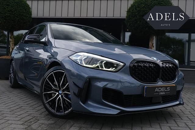Grijs Gebruikt 2020 BMW M135 Executive Hatchback | € 37.995 (Eerlijke prijs) - Afbeelding 1/4