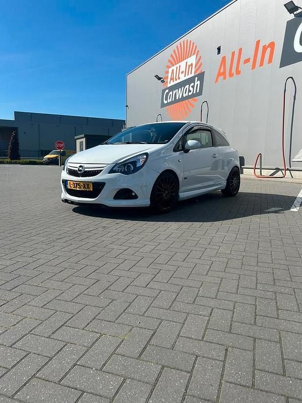 Occasion 2011 Opel Corsa Hatchback | € 3.500 (Iets duurder) - Afbeelding 1/4