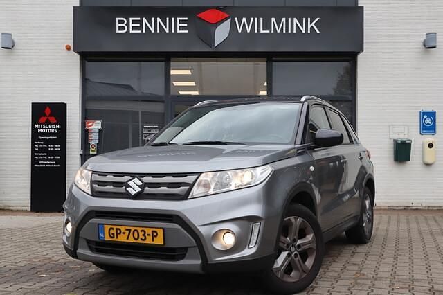 Grijs Gebruikt 2015 Suzuki Vitara Exclusive MPV | € 13.895 (Eerlijke prijs) - Afbeelding 1/4