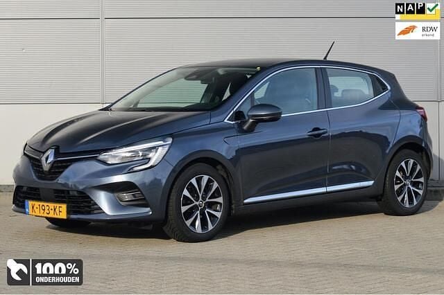 Grijs (metallic) Occasion 2021 Renault Clio V Intens Hatchback | € 10.950 (Goede deal) - Afbeelding 1/4