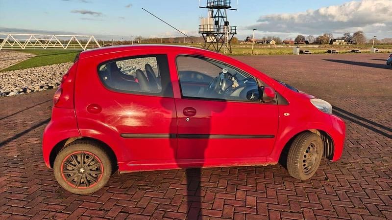 Occasion Peugeot 107 68 PK (50 kW) 2011 Rood Hatchback