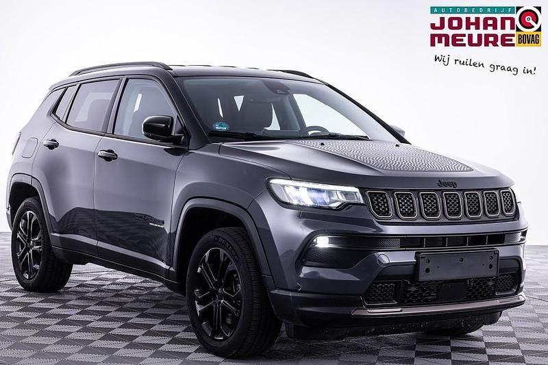 Grijs Gebruikt 2022 Jeep Compass SUV | € 25.900 (Goede deal) - Afbeelding 1/4
