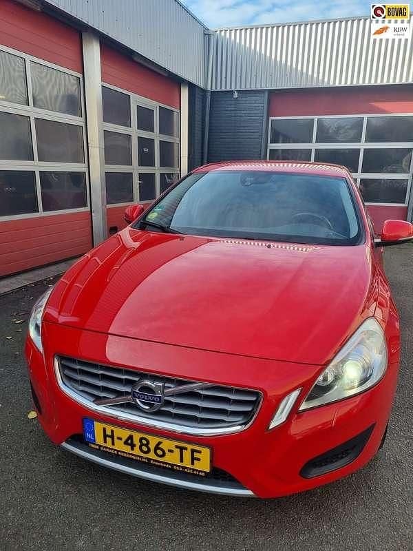 Rood Gebruikt 2012 Volvo V60 Kinetic Stationwagen | € 4.500 (Eerlijke prijs) - Afbeelding 1/4