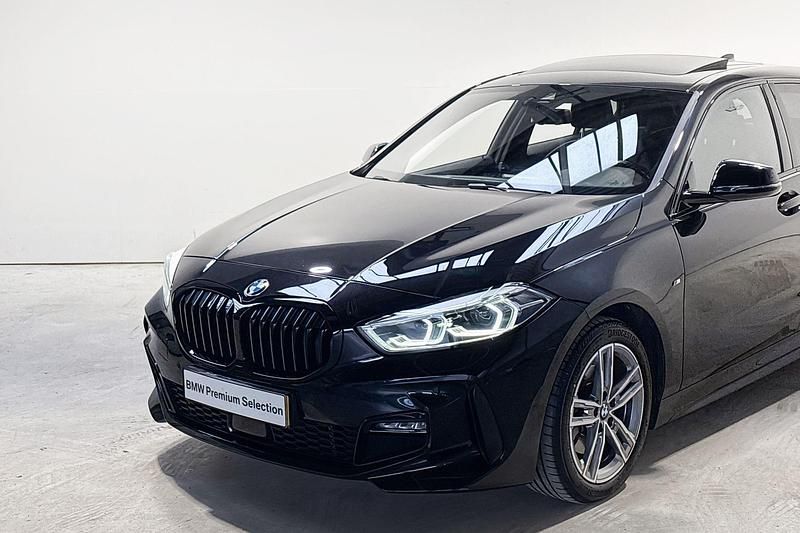 Occasion BMW 118 Executive 140 PK (102 kW) 2022 Zwart (metallic) Hatchback