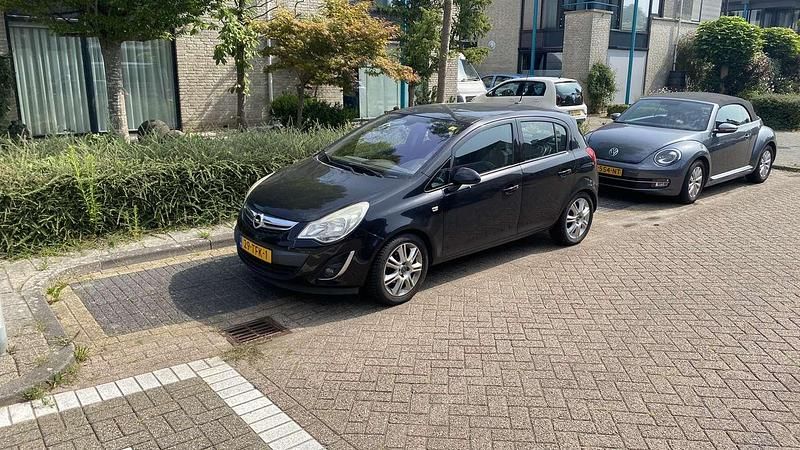 Zwart Gebruikt 2012 Opel Corsa Cosmo MPV | € 5.950 (Iets duurder) - Afbeelding 1/4
