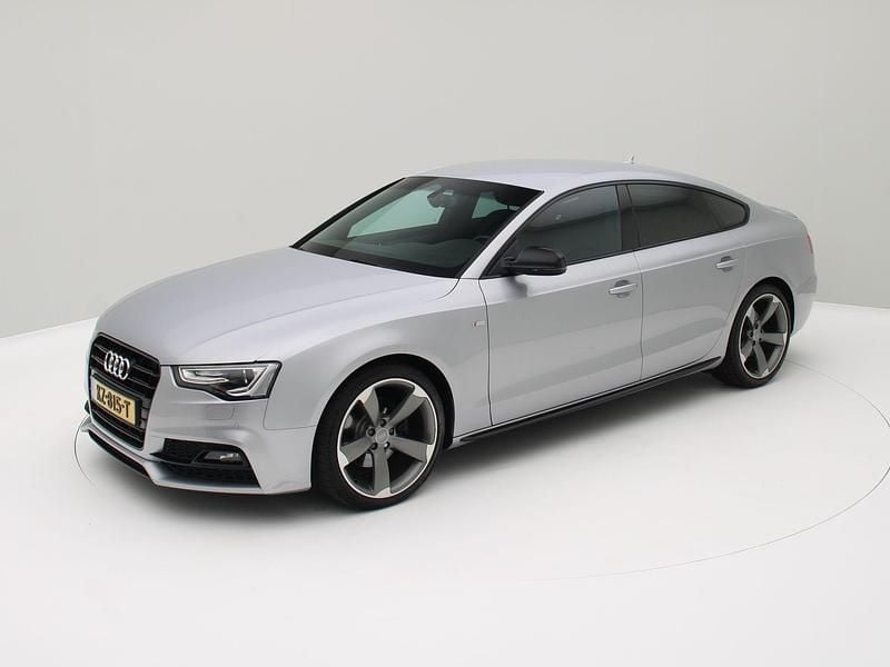 Grijs Gebruikt 2017 Audi A5 Sport Coupé | € 21.950 (Eerlijke prijs) - Afbeelding 1/3