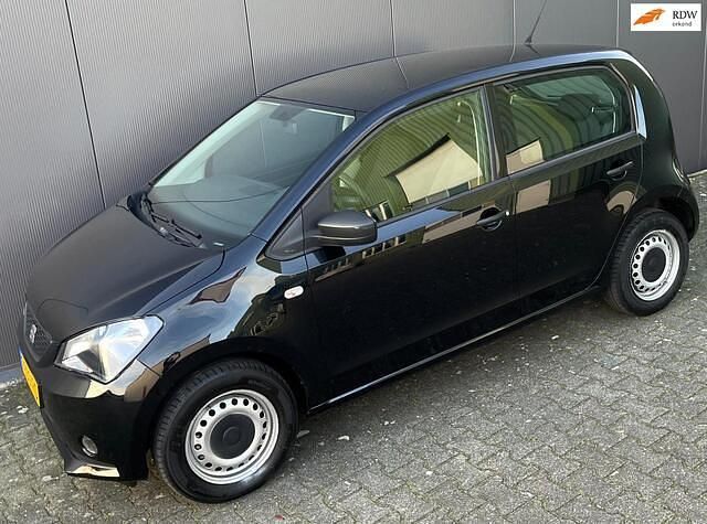 Zwart (metallic) Gebruikt 2013 Seat Mii Reference Hatchback | € 3.990 (Goede deal) - Afbeelding 1/4