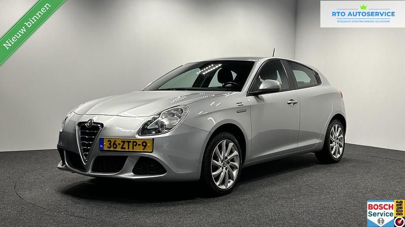 Grijs Gebruikt 2013 Alfa Romeo Giulietta Veloce Hatchback | € 8.500 - Afbeelding 1/4