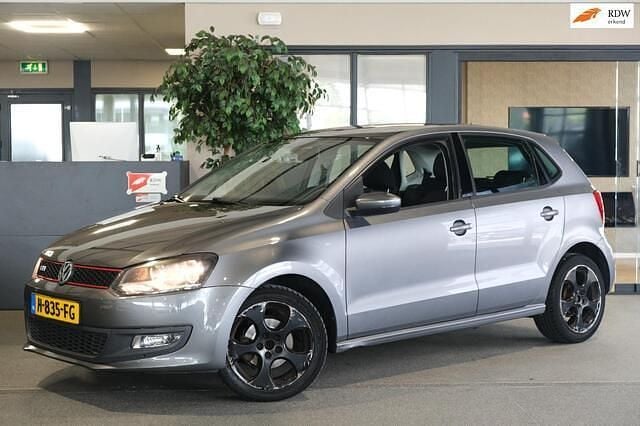 Grijs Gebruikt 2013 VW Polo Comfortline Hatchback | € 3.450 (Super prijs) - Afbeelding 1/4