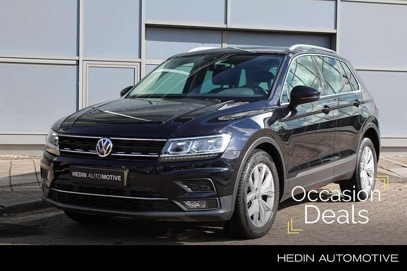 Zwart Occasion 2020 VW Tiguan Highline SUV | € 26.945 (Super prijs) - Afbeelding 1/3