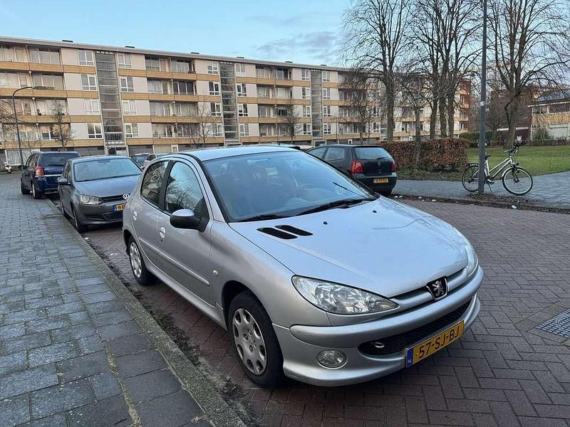 Occasion 2006 Peugeot 206 Filou Hatchback | € 900 (Goede deal) - Afbeelding 1/4