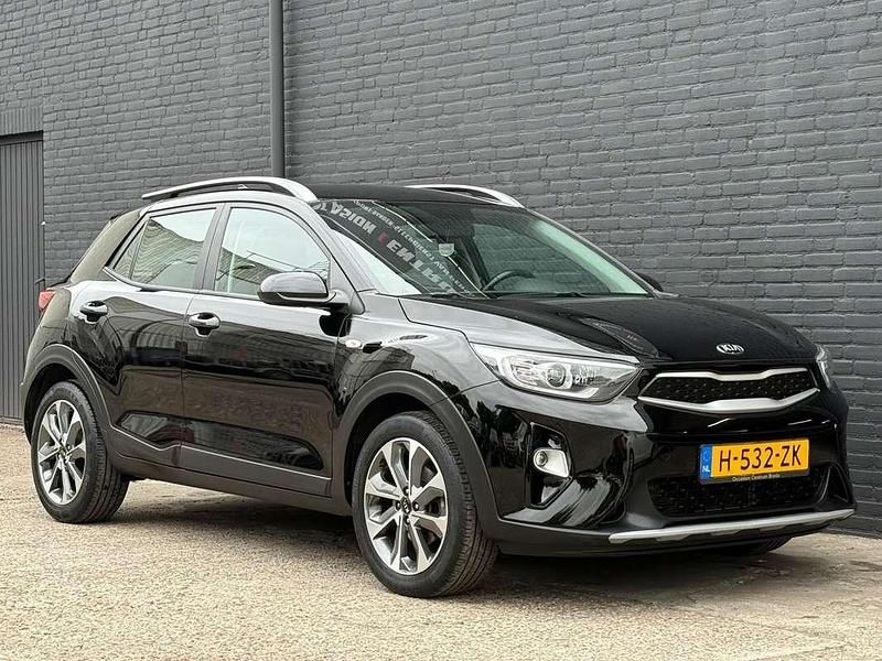 Zwart Gebruikt 2020 Kia Stonic 4 SUV | € 14.745 (Super prijs) - Afbeelding 1/4