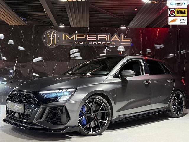 Grijs Occasion 2023 Audi RS3 Sedan | € 71.990 (Eerlijke prijs) - Afbeelding 1/4