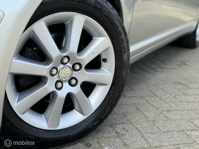 Occasion Toyota Avensis Luna 129 PK (94 kW) 2005 Grijs Stationwagen