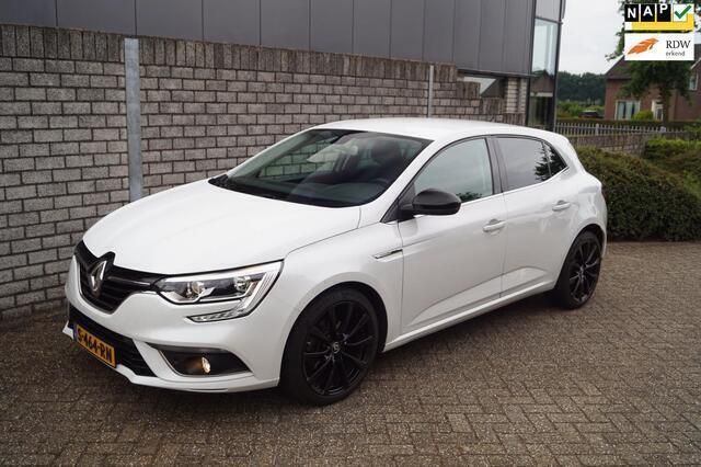 Wit, metallic lak Gebruikt 2020 Renault Mégane IV LIMITED Hatchback | € 15.650 (Eerlijke prijs) - Afbeelding 1/4