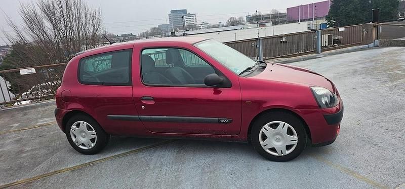 Occasion Renault Clio II Expression 75 PK (55 kW) 2002 Rood Hatchback