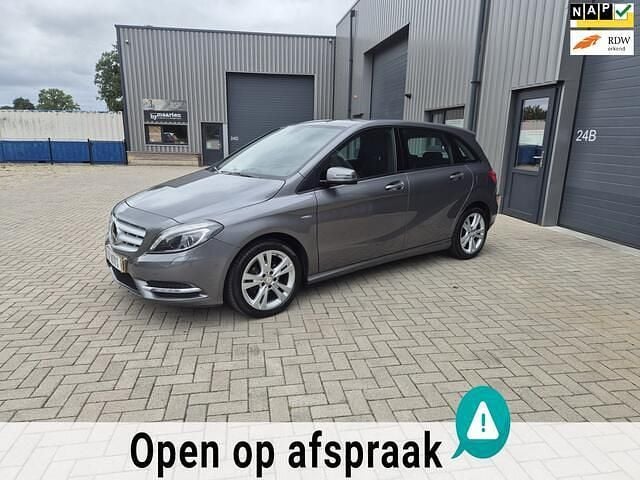 Grijs Gebruikt 2012 Mercedes B180 Ambition MPV | € 8.450 (Eerlijke prijs) - Afbeelding 1/4