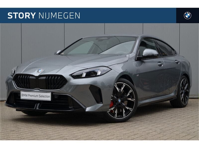 Grijs Gebruikt 2025 BMW 220 M Sport Sedan | € 53.817 - Afbeelding 1/4