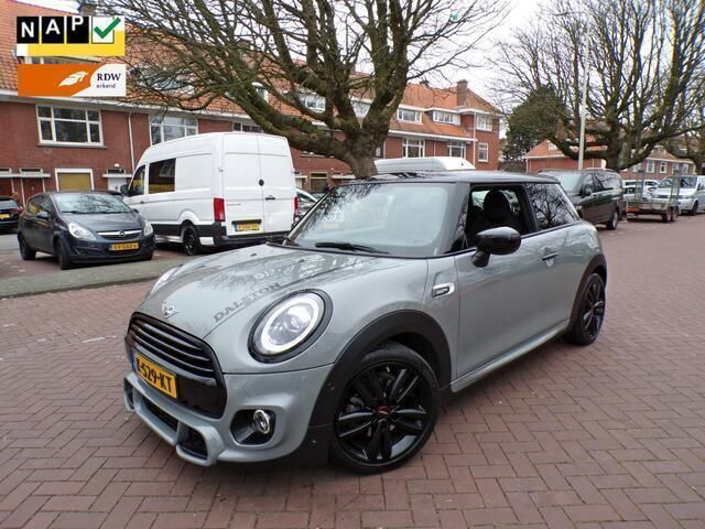 Grijs Gebruikt 2021 Mini Cooper Hatchback | € 23.944 (Duur) - Afbeelding 1/4