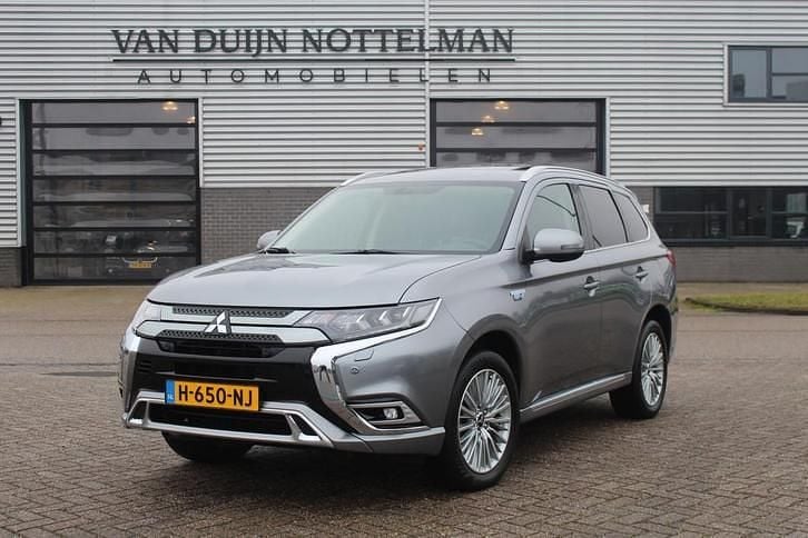 Occasion Mitsubishi Outlander Intense+ 177 PK (130 kW) 2020 Grijs SUV