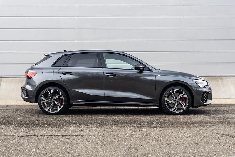 Occasion Audi A3 Sportback e-tron Competition 2026 Grijs Hatchback