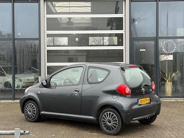 Occasion Toyota Aygo 68 PK (50 kW) 2007 Grijs Hatchback