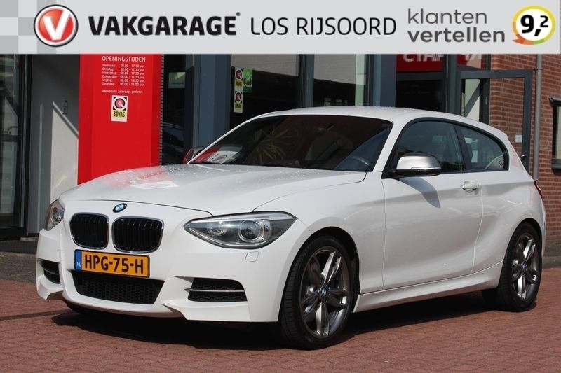 Wit Gebruikt 2013 BMW M135 Comfort Edition Hatchback | € 16.900 (Goede deal) - Afbeelding 1/4