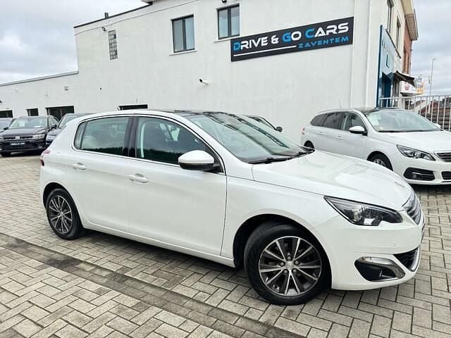 Wit Gebruikt 2017 Peugeot 308 Allure Sedan | € 8.950 (Super prijs) - Afbeelding 1/4