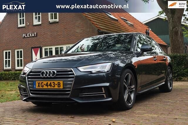 Grijs Gebruikt 2019 Audi A4 S-Line Sedan | € 22.945 (Eerlijke prijs) - Afbeelding 1/4