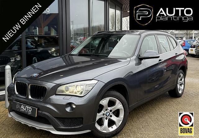 Grijs (metallic) Gebruikt 2015 BMW X1 Executive SUV | € 12.945 (Eerlijke prijs) - Afbeelding 1/4