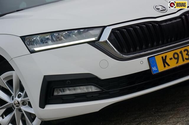 Occasion Skoda Octavia Business Line 150 PK (110 kW) 2021 Wit Stationwagen