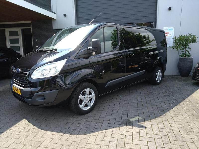 Zwart (metallic) Gebruikt 2016 Ford Transit Custom Trend | € 10.495 (Goede deal) - Afbeelding 1/4