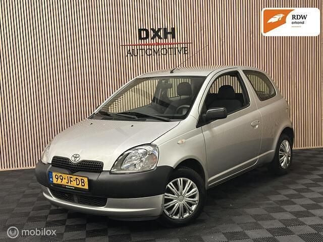 Grijs Gebruikt 2002 Toyota Yaris Hatchback | € 940 (Goede deal) - Afbeelding 1/4