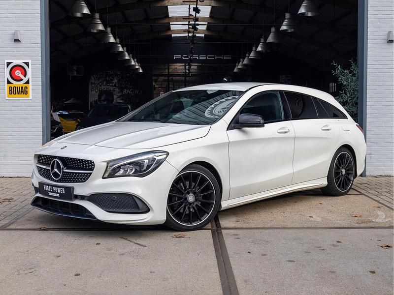 Wit Occasion 2016 Mercedes CLA180 AMG Sedan | € 16.900 (Eerlijke prijs) - Afbeelding 1/4