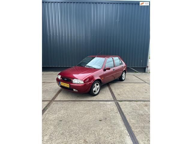 Rood Gebruikt 1999 Ford Fiesta Hatchback | € 899 (Eerlijke prijs) - Afbeelding 1/4