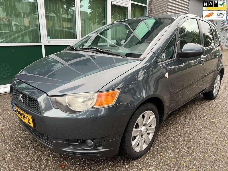 Grijs Gebruikt 2011 Mitsubishi Colt Edition Hatchback | € 4.950 (Eerlijke prijs) - Afbeelding 1/4