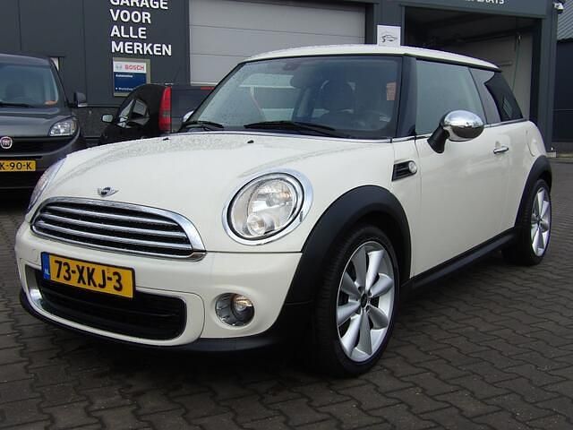 Wit (metallic) Occasion 2012 Mini ONE Business Hatchback | € 4.350 (Goede deal) - Afbeelding 1/4