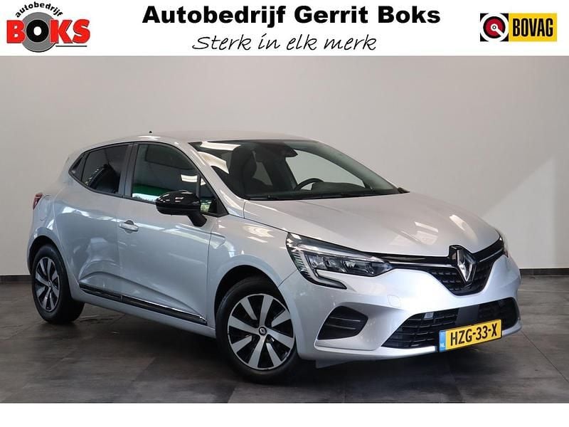 Grijs, metallic lak Gebruikt 2022 Renault Clio V Evolution Hatchback | € 18.344 (Eerlijke prijs) - Afbeelding 1/3