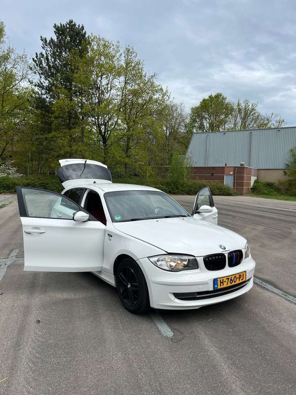 Wit Gebruikt 2008 BMW 116 Hatchback | € 2.250 (Super prijs) - Afbeelding 1/4