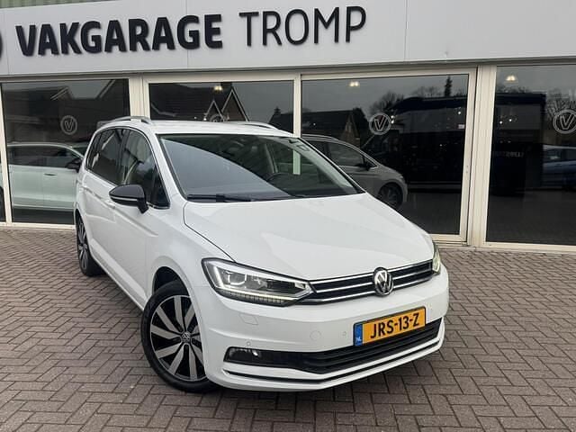 Wit Occasion 2017 VW Touran Highline MPV | € 19.990 (Goede deal) - Afbeelding 1/4