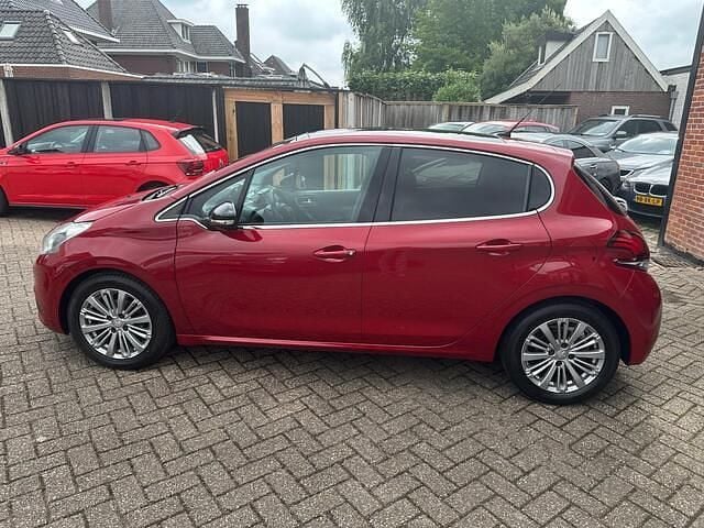 Occasion Peugeot 208 GT-line 110 PK (80 kW) 2017 Rood Hatchback