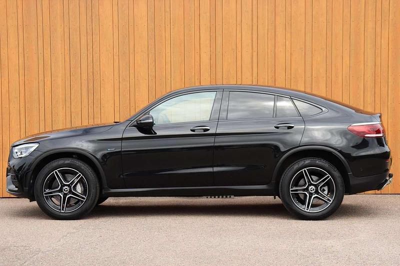 Occasion Mercedes GLC300e Business 320 PK (235 kW) 2021 Zwart, metallic lak Coupé